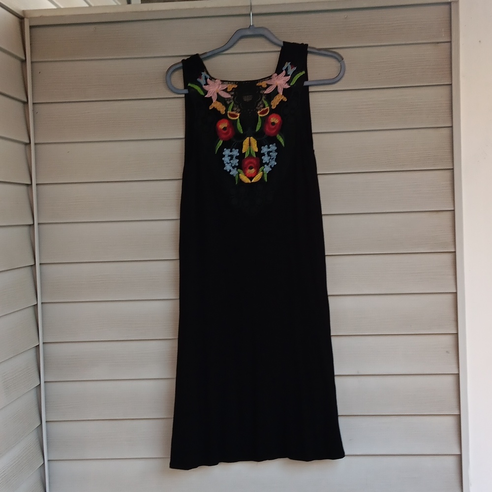 NWOT NM Neiman Marcus dress with Floral Embroidery on the back of Dress